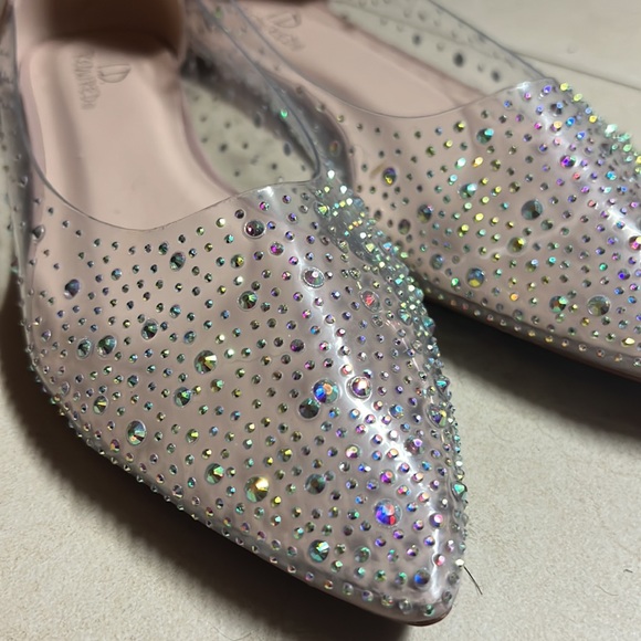 Shoes - NWOT clear/tan/rhinestone flats.
